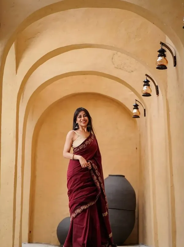 Linen__Saree_(With_Unstitched_Blouse)