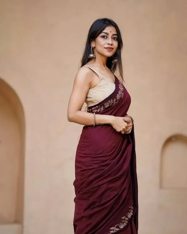 Linen__Saree_(With_Unstitched_Blouse)