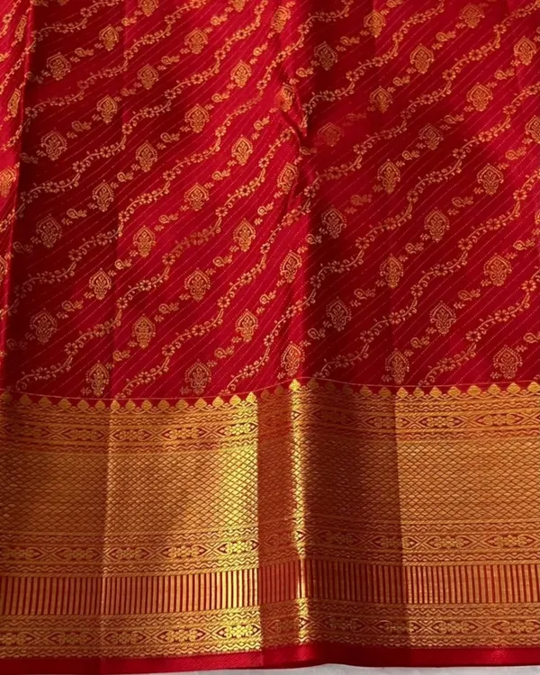 Soft_Banarasi_Lichi_Silk_Saree_with_Unstiched_Blouse_Piece