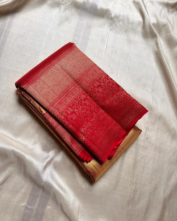 Soft_Banarasi_Lichi_Silk_Saree_with_Unstiched_Blouse_Piece