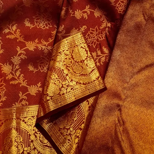 Soft_Banarasi_Lichi_Silk_Saree_with_Unstiched_Blouse_Piece