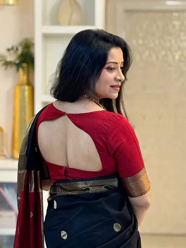 Soft_Banarasi_Lichi_Silk_Saree_with_Unstiched_Blouse_Piece