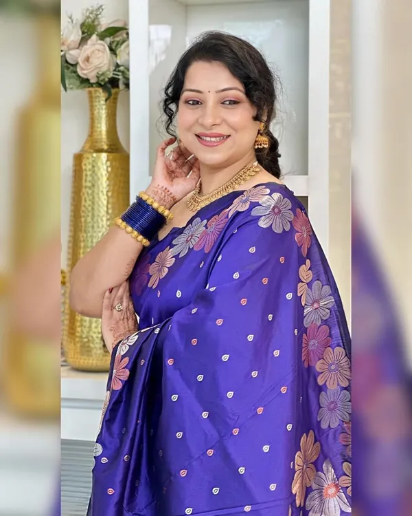 Soft_Banarasi_Lichi_Silk_Saree_with_Unstiched_Blouse_Piece