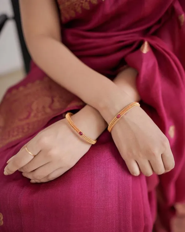 Soft_Banarasi_Lichi_Silk_Saree_with_Unstiched_Blouse_Piece