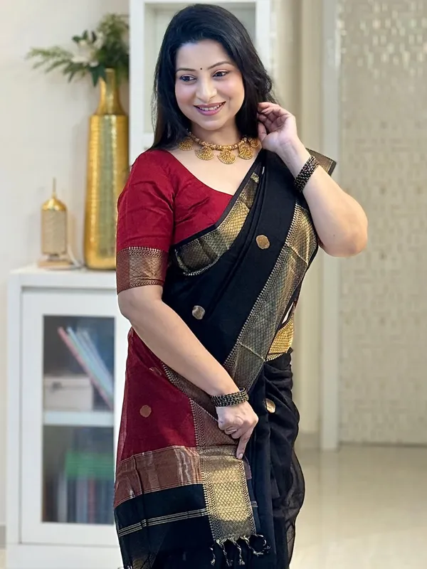 Soft_Banarasi_Lichi_Silk_Saree_with_Unstiched_Blouse_Piece