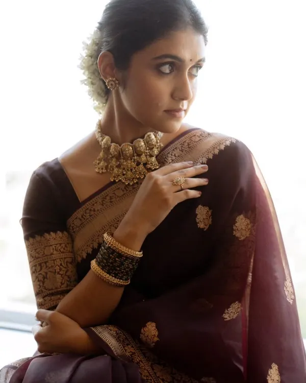 Tremendous_Wine_Soft_Banarasi_Silk_Saree_With_Supernal_Blouse_Piece