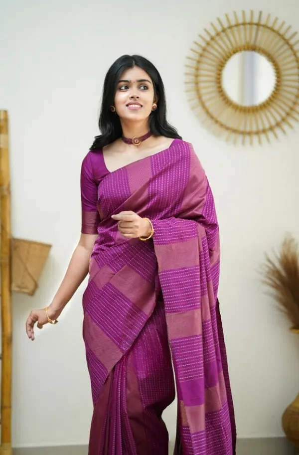 Soft_Lichi_Silk_Saree_with_Unstiched_Blouse_Piece