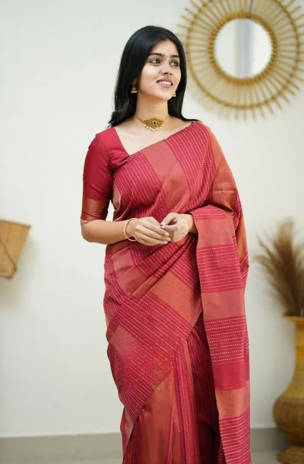 Soft_Lichi_Silk_Saree_with_Unstiched_Blouse_Piece