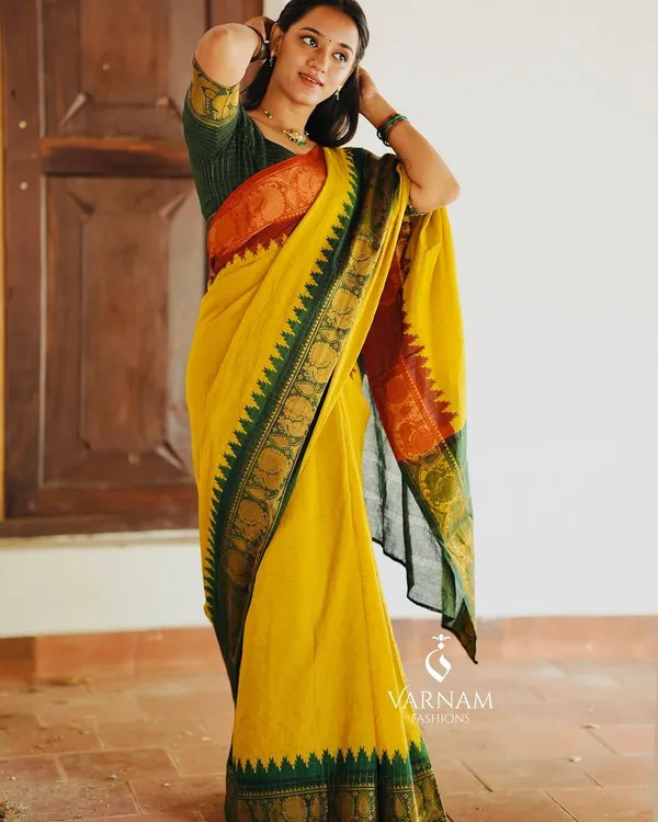 Soft_Lichi_Silk_Saree_with_Unstiched_Blouse_Piece