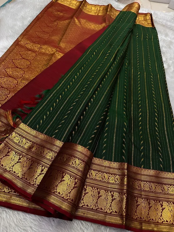 Soft_Banarasi_Lichi_Silk_Saree_with_Unstiched_Blouse_Piece