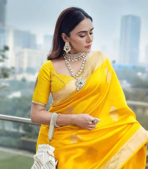 Soft_Banarasi_Lichi_Silk_Saree_with_Unstiched_Blouse_Piece