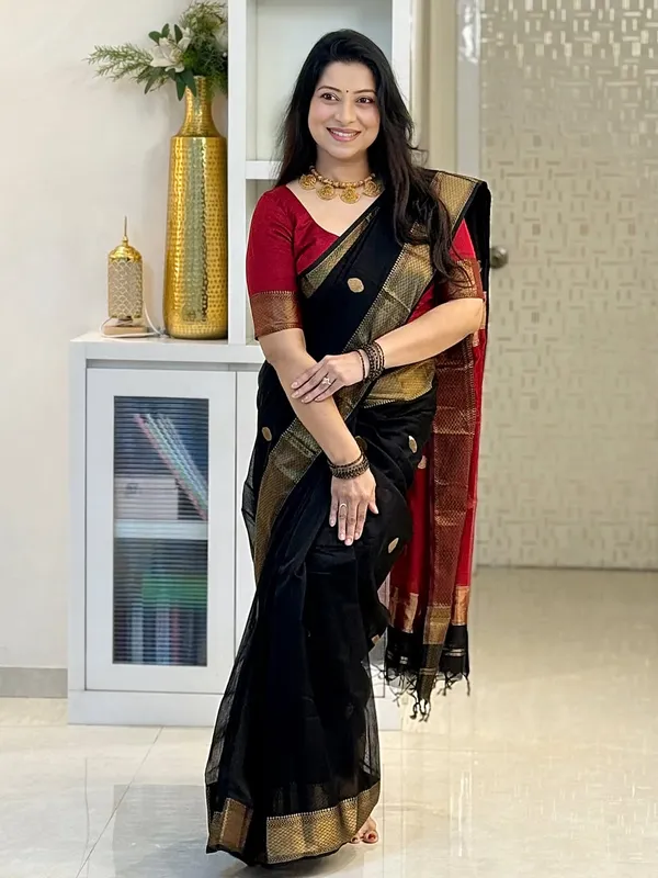 Rajvanshi_Soft_Banarasi_Lichi_Silk_Saree_with_Unstiched_Blouse_Piece