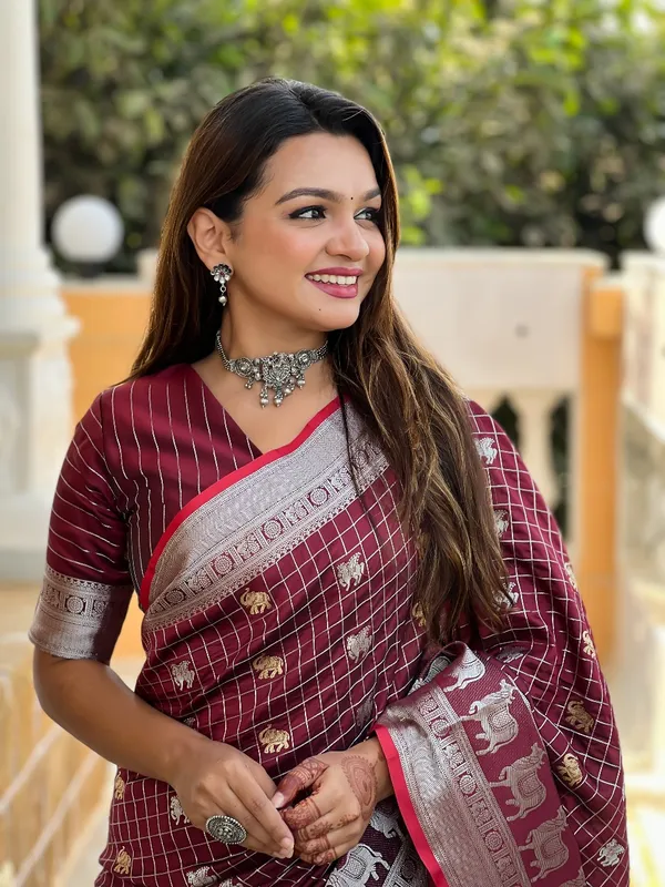 Banarasi_Semi-Silk_Saree_with_Unstiched_Blouse_Piece