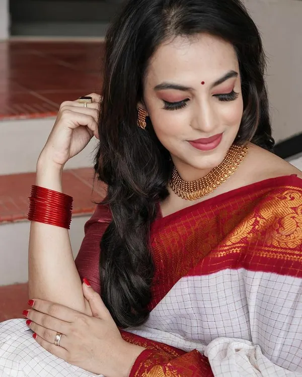Moiety_Off_White_Soft_Banarasi_Silk_Saree_With_Panoply_Blouse_Piece