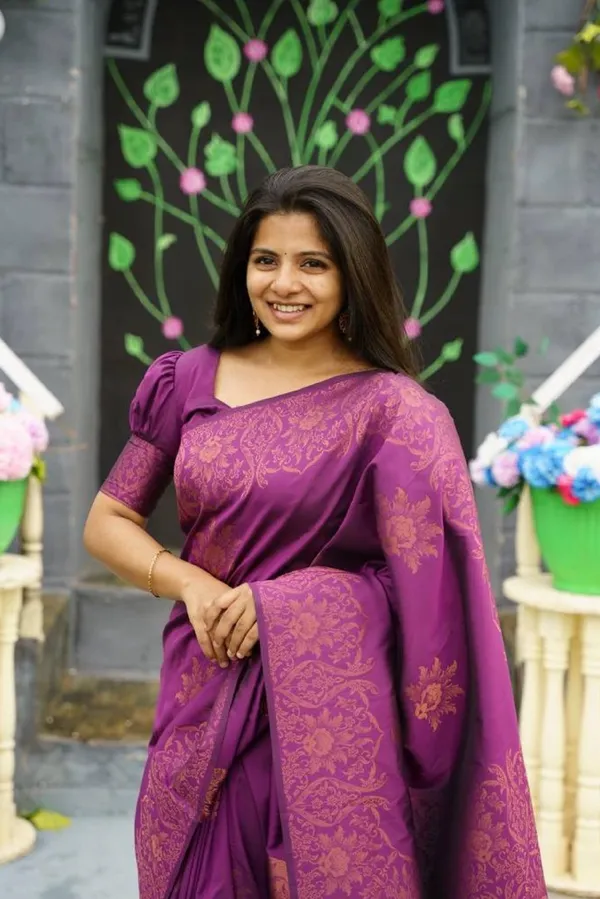 Mellifluous_Wine_Soft_Banarasi_Silk_Saree_With_Tempting_Blouse_Piece