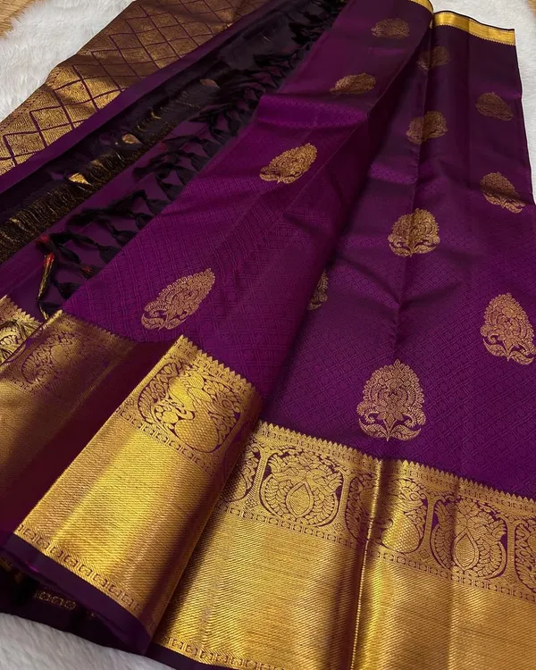 Soft_Banarasi_Lichi_Silk_Saree_with_Unstiched_Blouse_Piece