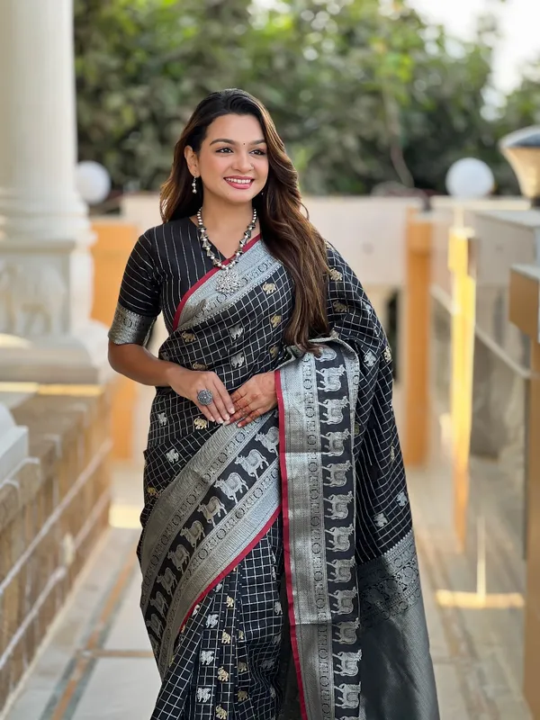 Banarasi_Semi-Silk_Saree_with_Unstiched_Blouse_Piece