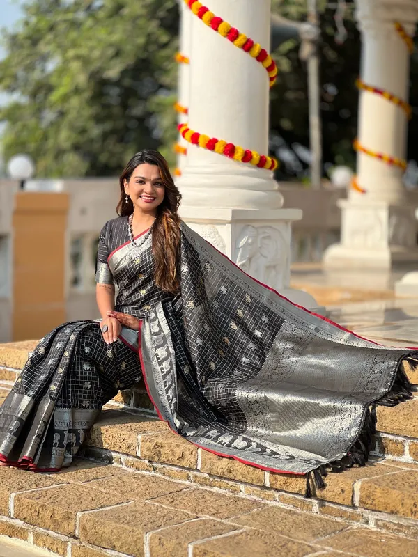 Banarasi_Semi-Silk_Saree_with_Unstiched_Blouse_Piece