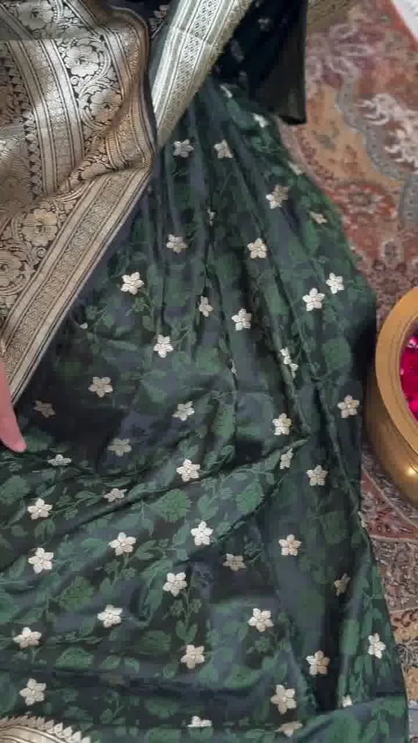 Adorning_Dark_Green_Soft_Banarasi_Silk_Saree_With_Hypnotic_Blouse_Piece