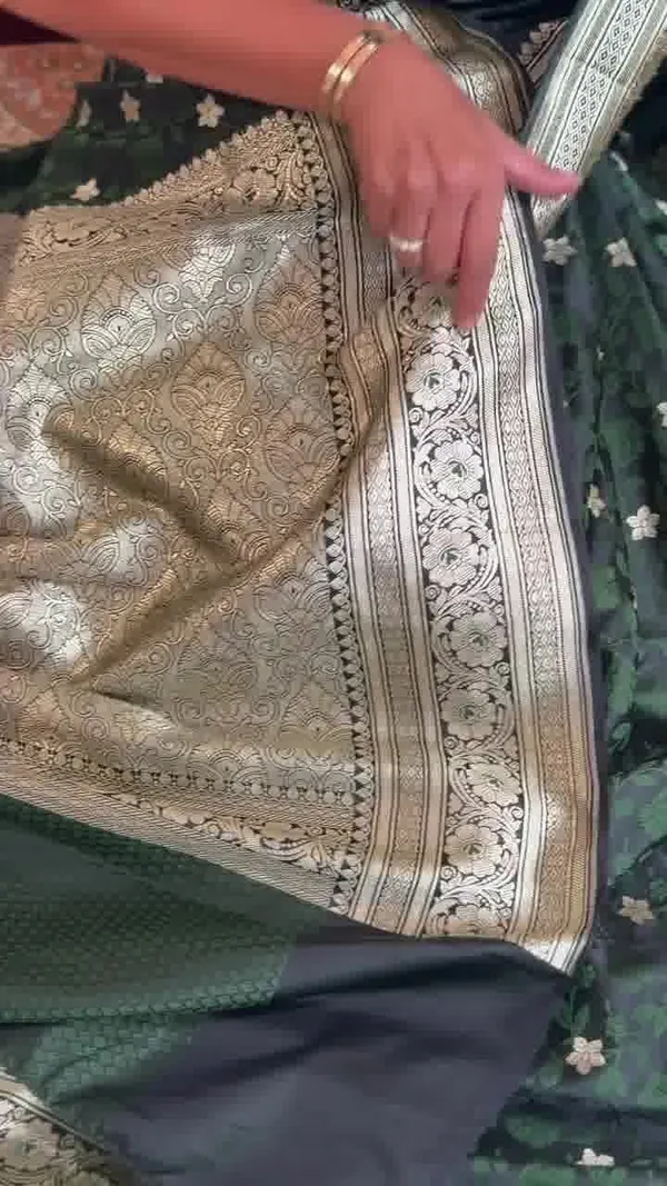 Adorning_Dark_Green_Soft_Banarasi_Silk_Saree_With_Hypnotic_Blouse_Piece