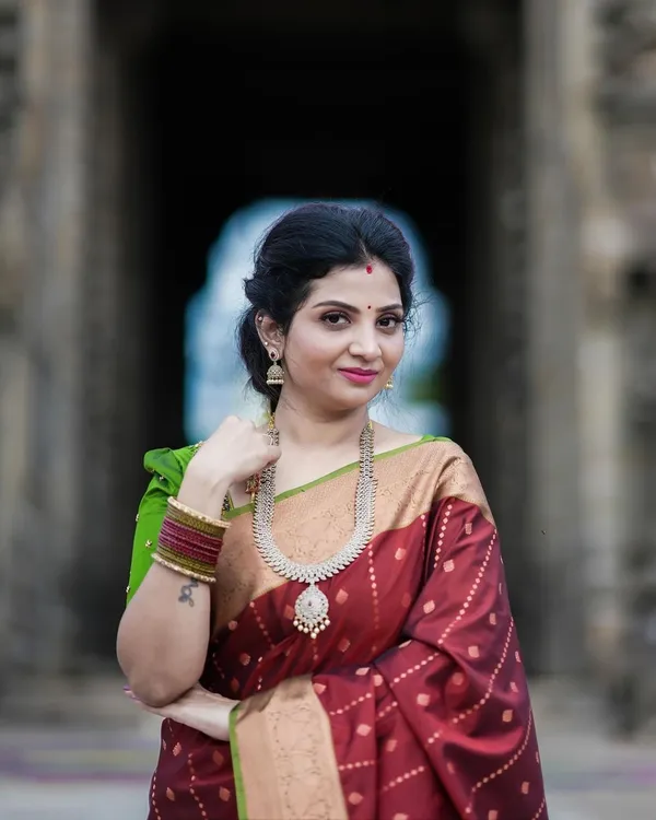 Banarasi_Semi-Silk_Saree_with_Unstiched_Blouse_Piece