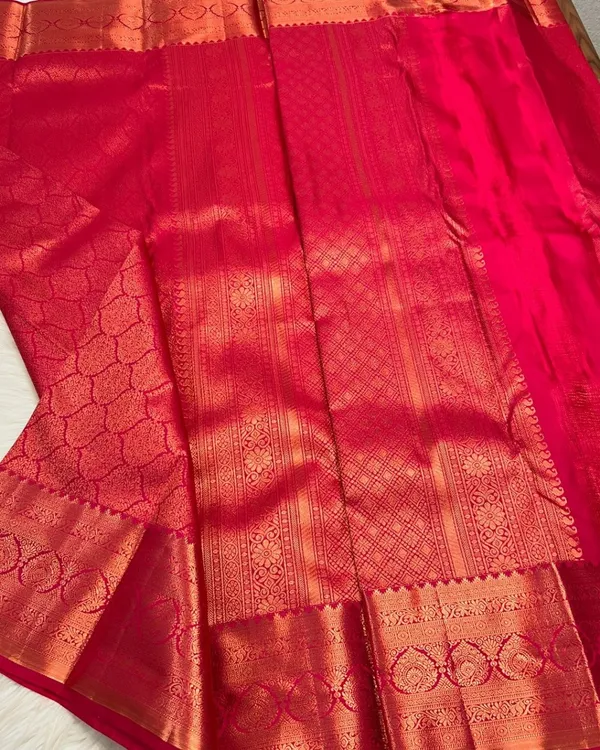 Soft_Banarasi_Lichi_Silk_Saree_with_Unstiched_Blouse_Piece