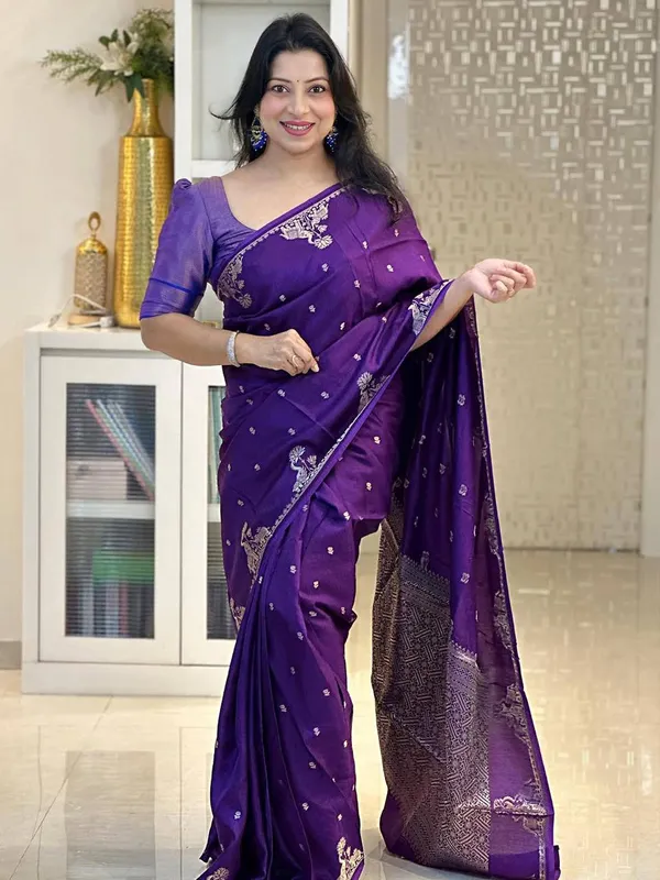 Soft_Lichi_Silk_Saree_with_Unstiched_Blouse_Piece