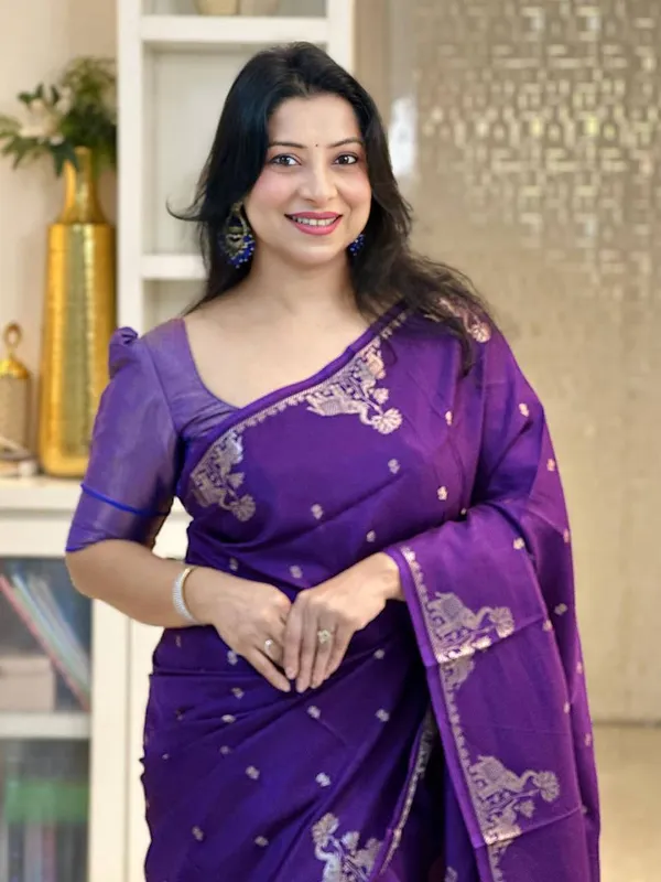 Soft_Lichi_Silk_Saree_with_Unstiched_Blouse_Piece
