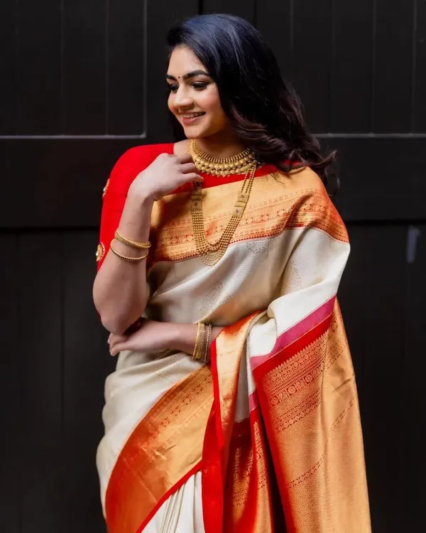 Soft_Banarasi_Lichi_Silk_Saree_with_Unstiched_Blouse_Piece