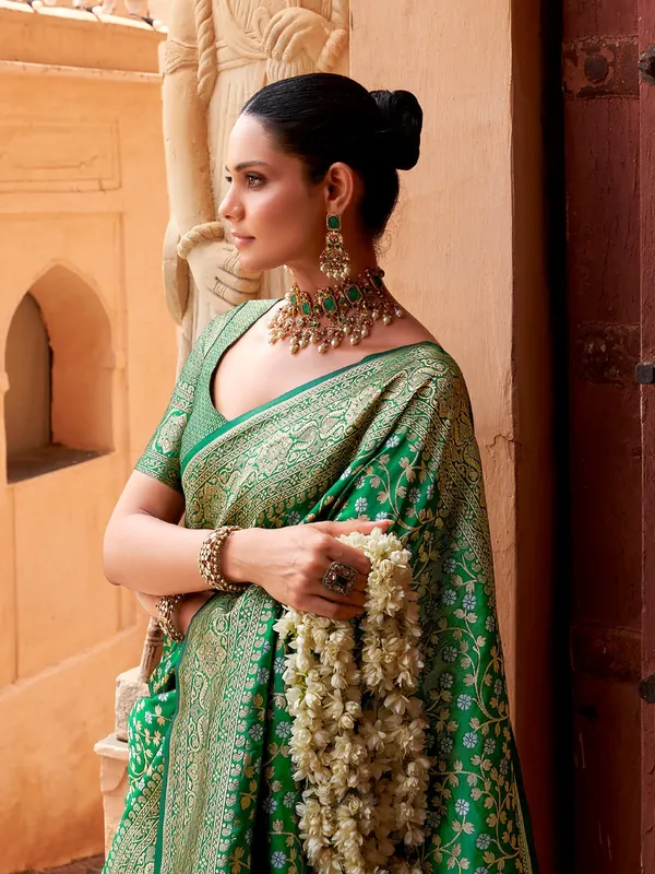 Banarasi_Semi-Silk_Saree_with_Unstiched_Blouse_Piece