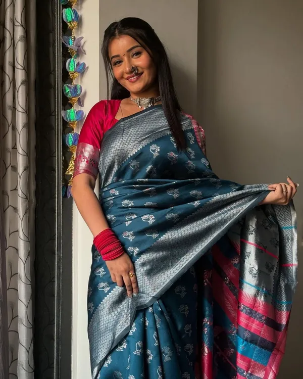 Banarasi_Semi-Silk_Saree_with_Unstiched_Blouse_Piece