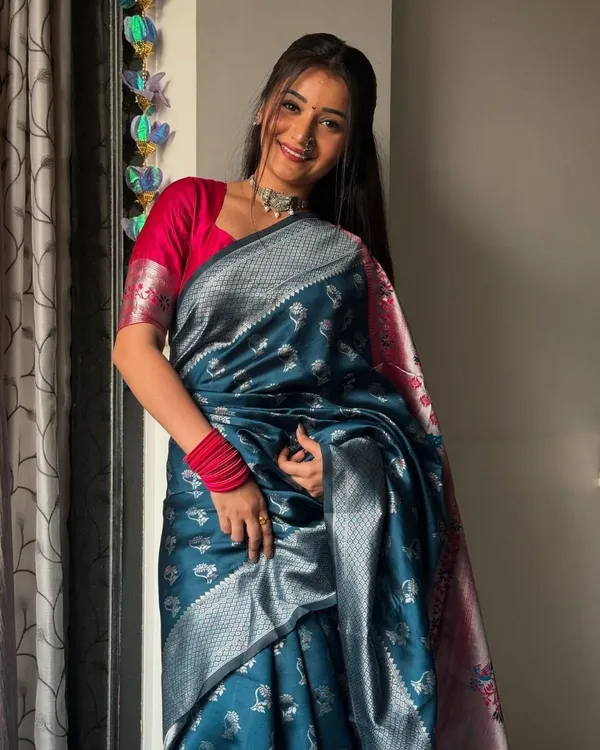Banarasi_Semi-Silk_Saree_with_Unstiched_Blouse_Piece