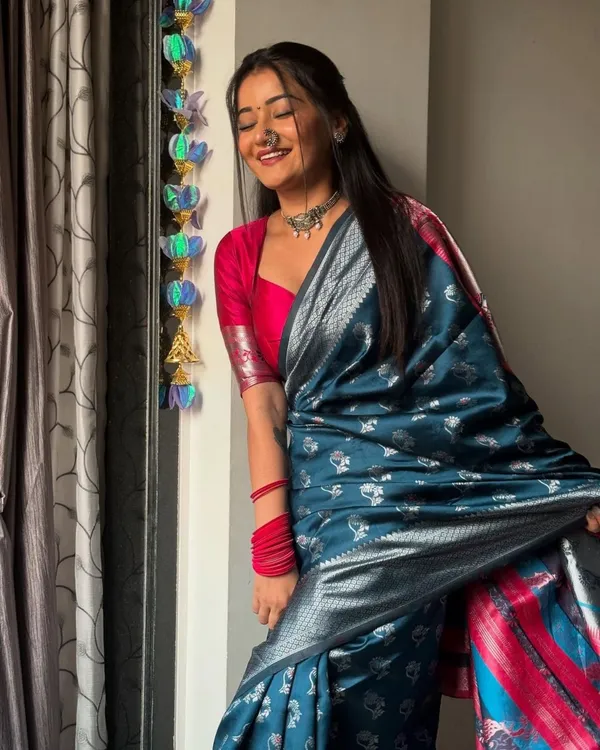 Banarasi_Semi-Silk_Saree_with_Unstiched_Blouse_Piece