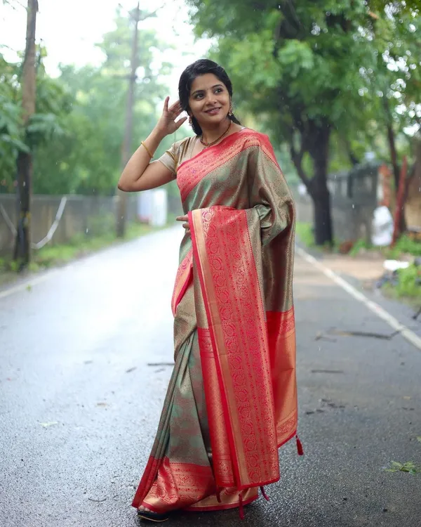 Invaluable_Pista_Soft_Banarasi_Silk_Saree_With_Surpassing_Blouse_Piece