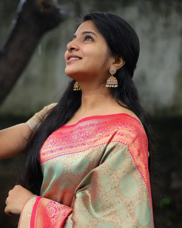 Invaluable_Pista_Soft_Banarasi_Silk_Saree_With_Surpassing_Blouse_Piece