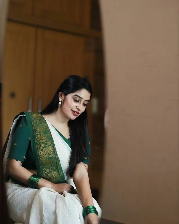 Moiety_Off_White_Soft_Banarasi_Silk_Saree_With_Panoply_Blouse_Piece