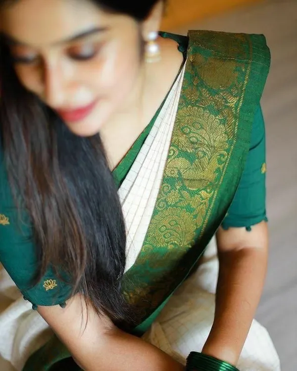 Moiety_Off_White_Soft_Banarasi_Silk_Saree_With_Panoply_Blouse_Piece
