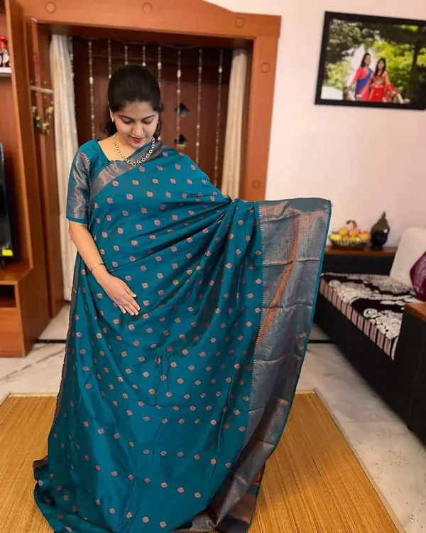 Banarasi_Semi-Silk_Saree_with_Unstiched_Blouse_Piece