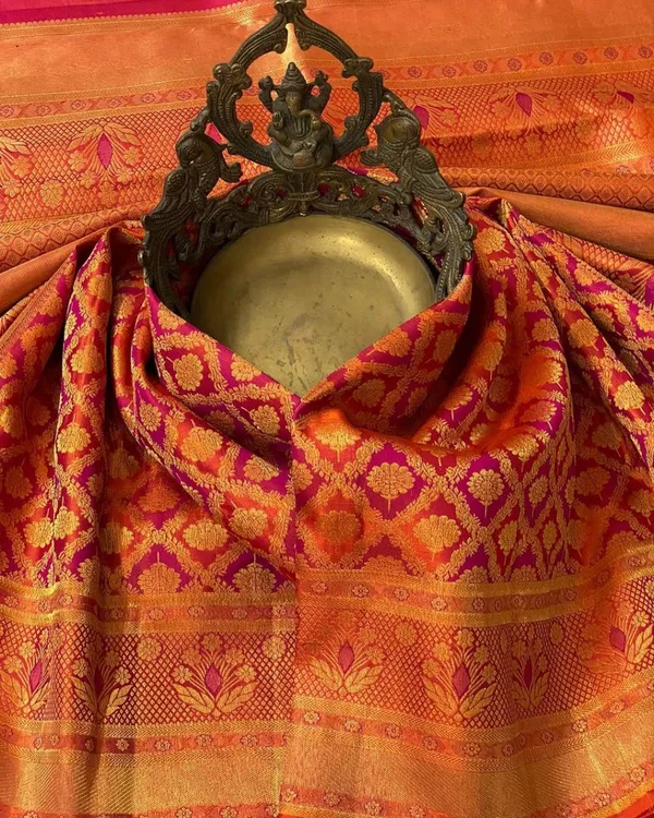 Soft_Banarasi_Lichi_Silk_Saree_with_Unstiched_Blouse_Piece