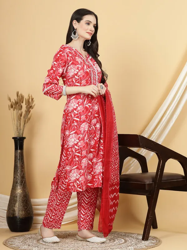 Elegant_Ethnic_Wear_Kurti,_Pant_&_Dupatta_Combo