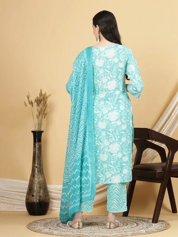Elegant_Kurti,_Pant_&_Dupatta_with_Rich_Embroidery