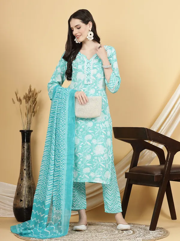 Elegant_Kurti,_Pant_&_Dupatta_with_Rich_Embroidery