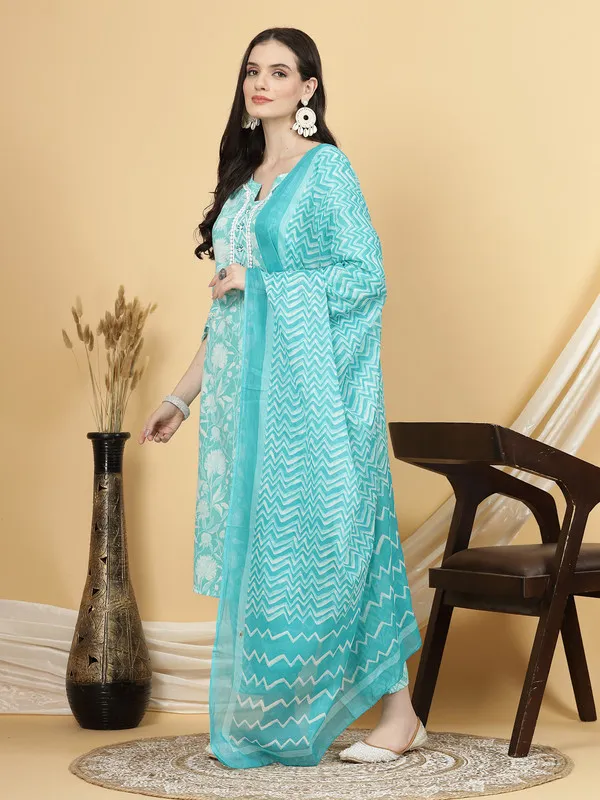 Elegant_Kurti,_Pant_&_Dupatta_with_Rich_Embroidery