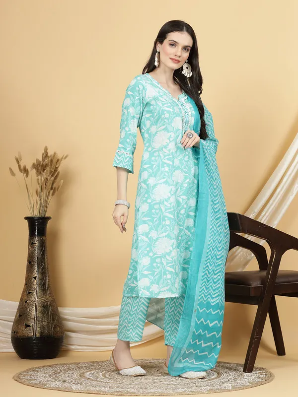 Elegant_Kurti,_Pant_&_Dupatta_with_Rich_Embroidery