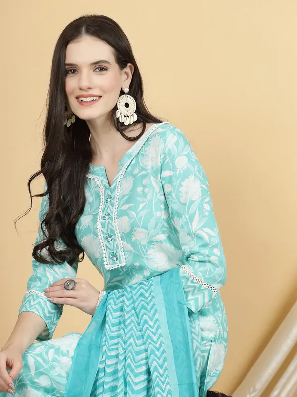 Elegant_Kurti,_Pant_&_Dupatta_with_Rich_Embroidery