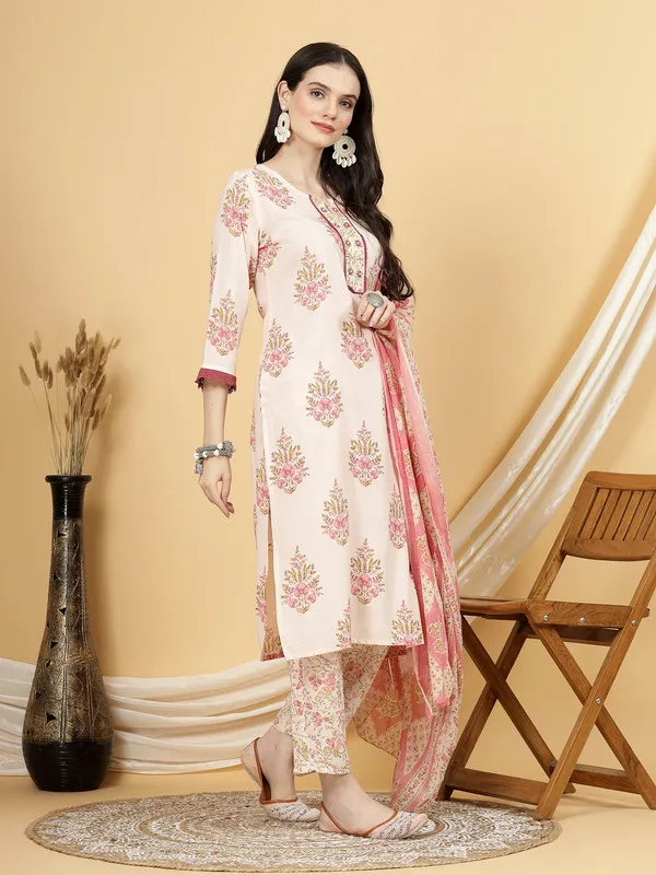 Embroidered_Kurti,_Pant_&_Dupatta_Set_for_Special_Occasions