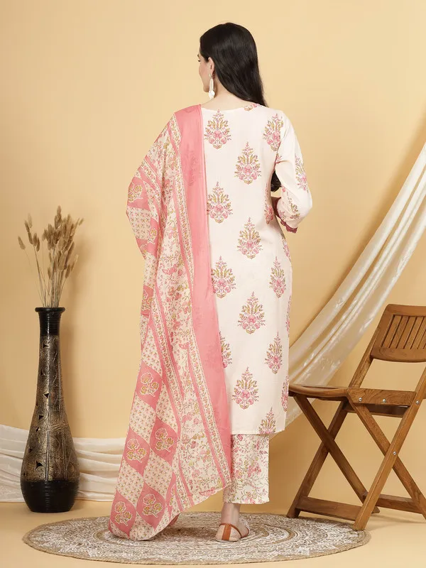 Embroidered_Kurti,_Pant_&_Dupatta_Set_for_Special_Occasions