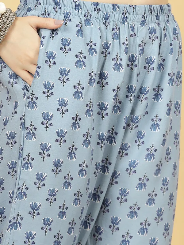 Ethnic_Chic_Kurti,_Pant_&_Dupatta_Set