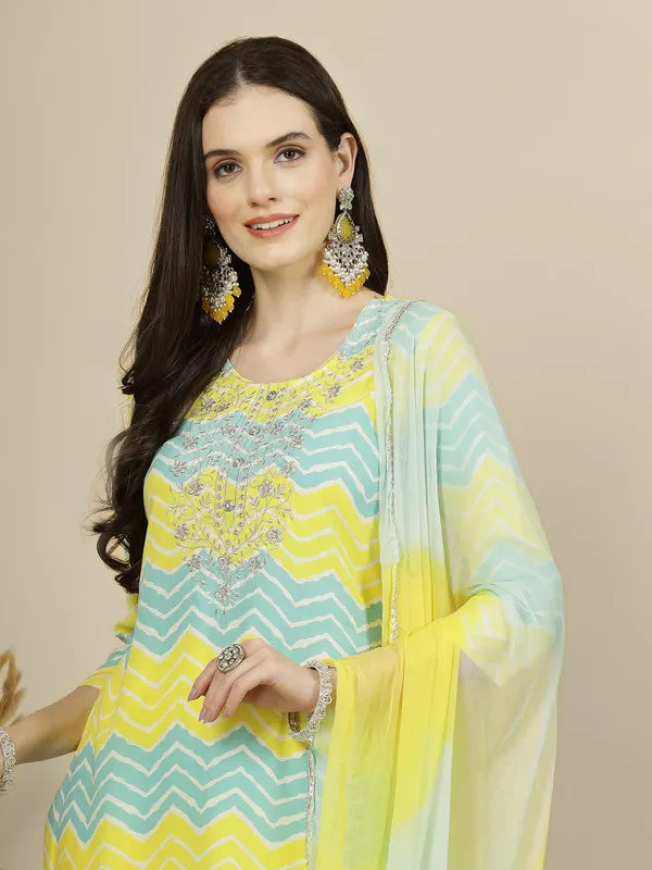Chic_&_Stylish_Kurti,_Pant_&_Dupatta_Set