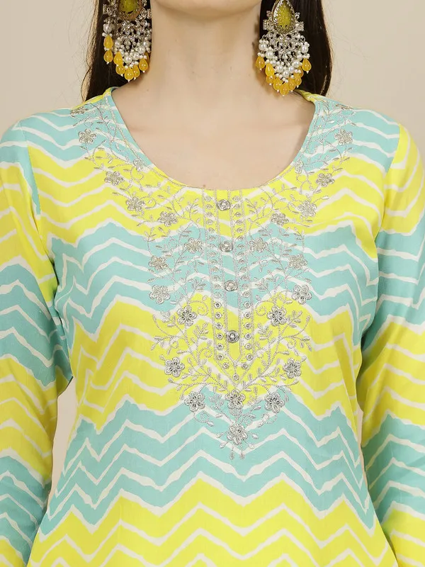 Chic_&_Stylish_Kurti,_Pant_&_Dupatta_Set